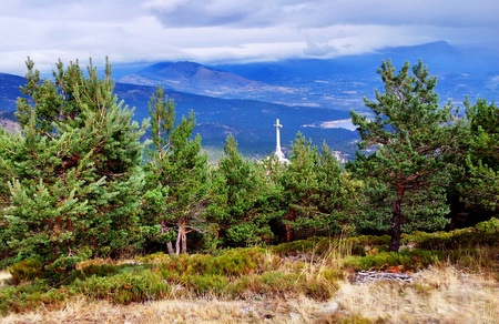 Utsikt mot Francos monument i Valle de los Caidos (De Falnes dal)