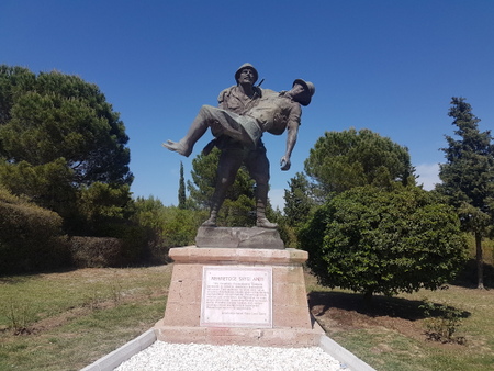 Skulptur av soldater