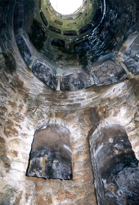 Inn i det ukjente - ned i brønnen i Quinta da Regaleira