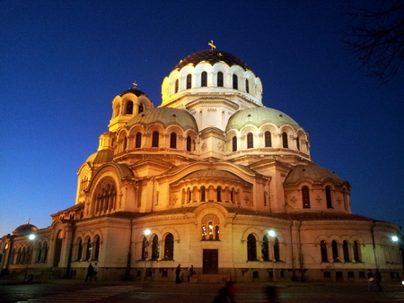 Aleksander Nevskij katedralen by night