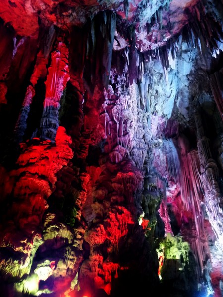 Inne i St. Michael's cave